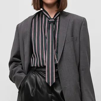 На весну тебе необходима рубашка с воротником-шарфом – вот доказательство! На весну тебе необходима рубашка с воротником-шарфом – вот доказательство!