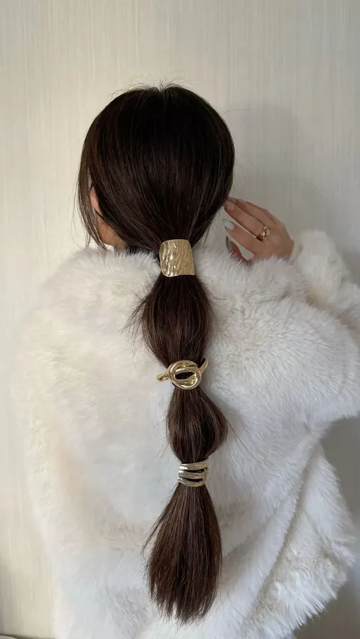 Ставим точку: 6 стильных аксессуаров, которые украсят прическу на Новый год Ставим точку: 6 стильных аксессуаров, которые украсят прическу на Новый год