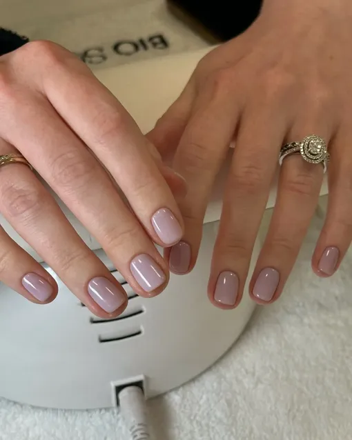 Пятна акварели: 10 самых стильных и романтичных дизайнов маникюра в пастельных тонах весны-2026