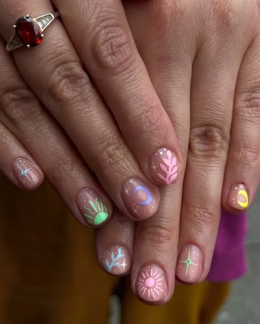 Пятна акварели: 10 самых стильных и романтичных дизайнов маникюра в пастельных тонах весны-2026