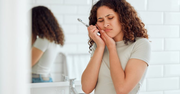 7 коварных «здоровых» привычек, которые вредят зубам