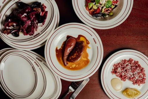 Новые рестораны не в центре, сеты, бранчи и завтраки: свежий гастрономический дайджест, с которым приятно начать год