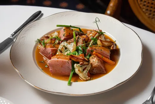 Где вкусно поесть и красиво посидеть в Москве на каникулах: первый гастрономический дайджест нового года