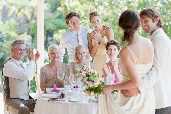 Уважай молодоженов: 10 типичных ошибок гостей на свадьбе