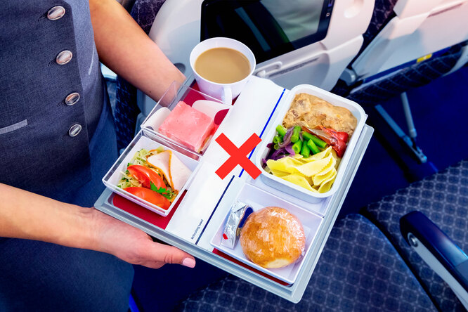 Какую самолетную еду стюардессы никогда не станут есть сами