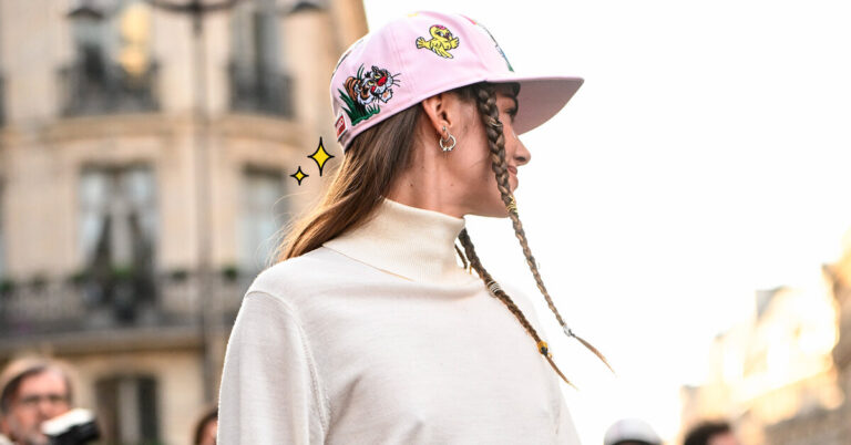 Носи бейсболку именно так, чтобы осенью-2025 выглядеть стильно