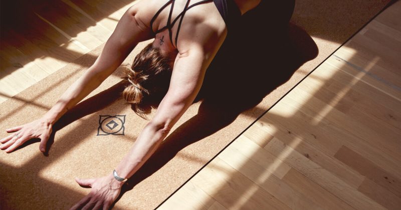 Йога по фазам цикла: как тренироваться эффективнее