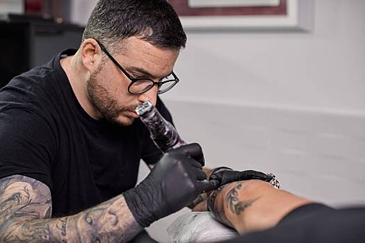 Названы «красные флаги» в татуировках у мужчин