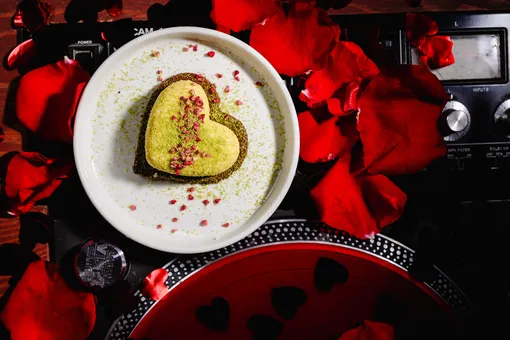 Где отметить День всех влюбленных: рестораны Москвы, Санкт-Петербурга и Дубая