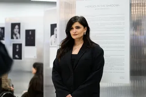 Как хорошо выглядеть на фото и перестать бояться камеры: фешн-фотограф разбивает популярные мифы о съемках