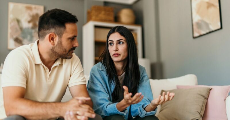 Красные флаги: 5 вопросов, которые задают мужчины, когда собираются бросить женщину