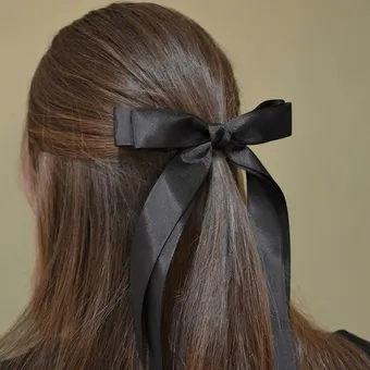 Ставим точку: 6 стильных аксессуаров, которые украсят прическу на Новый год Ставим точку: 6 стильных аксессуаров, которые украсят прическу на Новый год