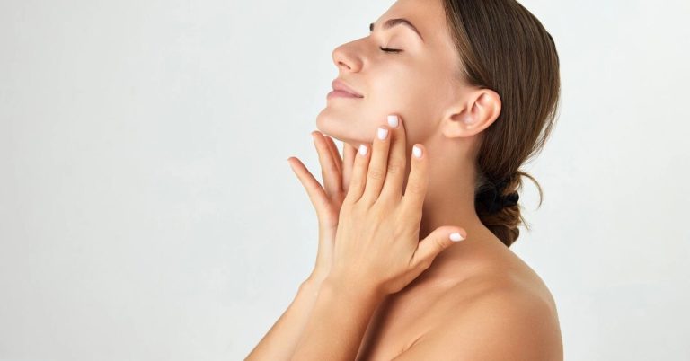 Не гладкость и не цвет: 5 главных признаков здоровья и молодости кожи, по мнению дерматолога