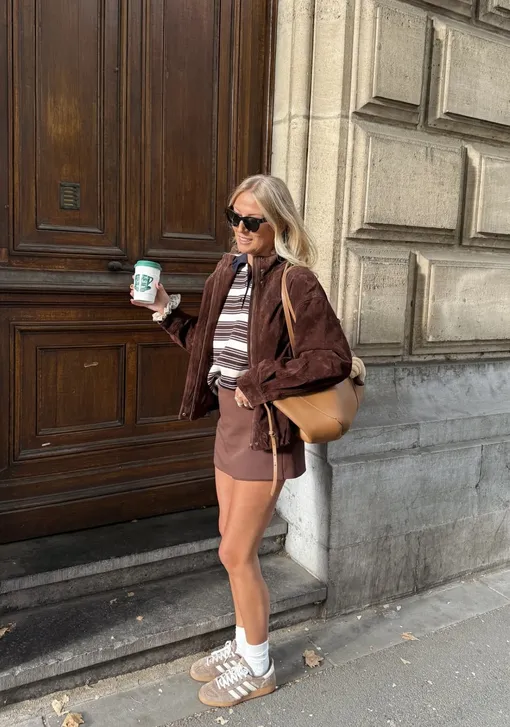 Фэшн-блогеры носят этот лонгслив, чтобы вывести осенние образы на новый уровень Фэшн-блогеры носят этот лонгслив, чтобы вывести осенние образы на новый уровень