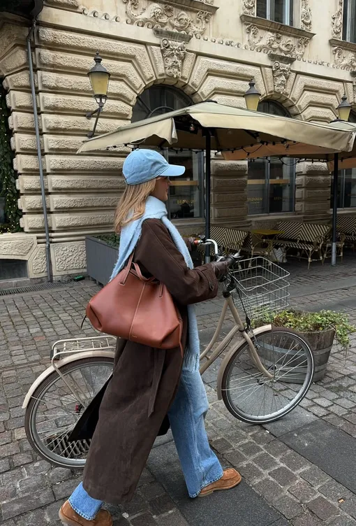 Cливочный желтый, подвинься: ледяной голубой – самый модный оттенок сезона Cливочный желтый, подвинься: ледяной голубой – самый модный оттенок сезона