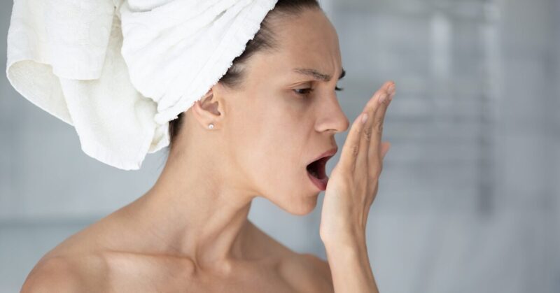 Запах изо рта: 7 неожиданных причин, о которых редко вспоминают