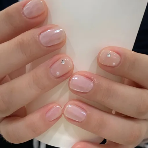 Небо в алмазах: 8 самых стильных и носибельных дизайнов маникюра со стразами