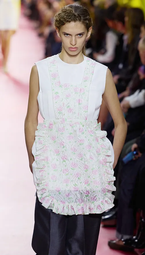 Высокая мода или провал? Как звезды носят подиумные луки на красной дорожке Высокая мода или провал? Как звезды носят подиумные луки на красной дорожке