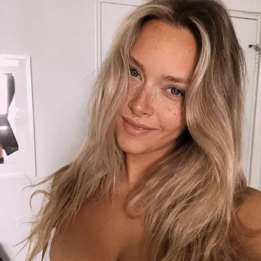 Картонный блонд: это элегантное и омолаживающее окрашивание заполнило соцсети в апреле-2026 Картонный блонд: это элегантное и омолаживающее окрашивание заполнило соцсети в апреле-2026