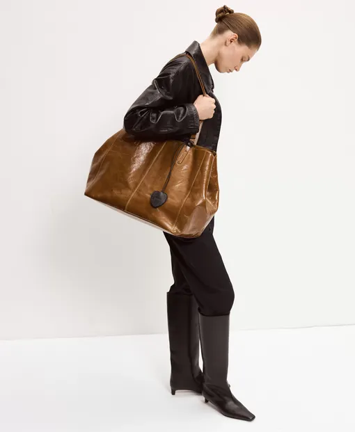 Модный дайджест недели: тренды верхней одежды, теплая обувь, стильные образы и новости индустрии