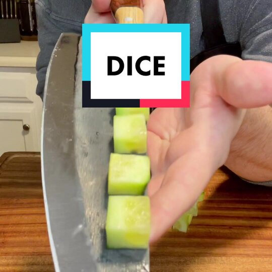 Как быстро и просто нарезать овощи идеальными кубиками с помощью ножа: лайфхак от повара