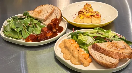 Большие завтраки, десерты жуткие и прекрасные, анчоусы и гуляш со сметаной: свежий дайджест гастрономических новостей