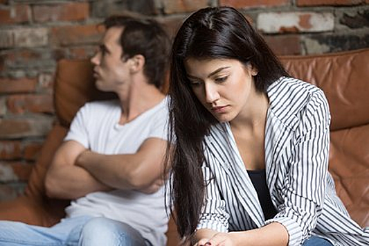 Внезапным желанием развестись один из супругов может манипулировать другим и даже шантажировать его.