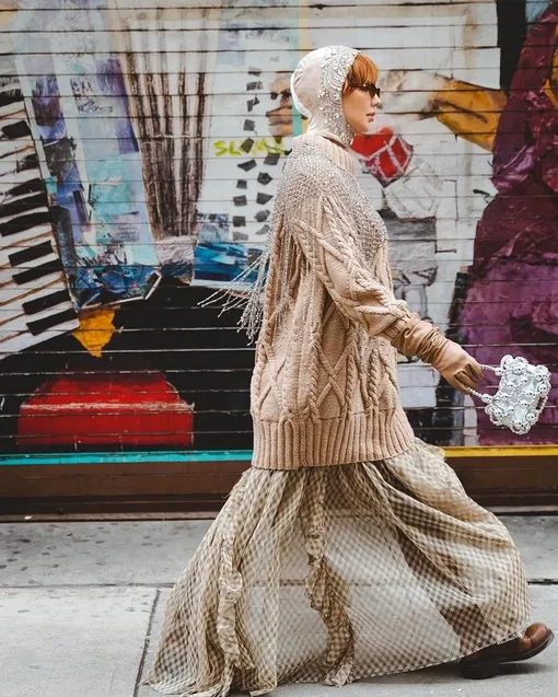 Оверсайз – в топку? Теперь модно одеваться, как средневековая принцесса