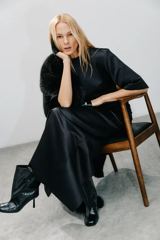 Первый фэшн-дайджест декабря: в чем пойти на корпоратив, идеи новогодних подарков и модное вдохновение