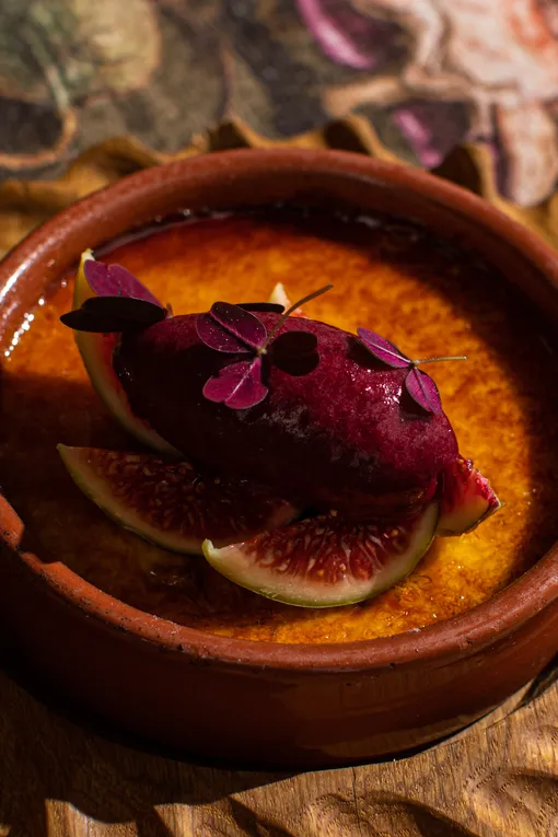 Большие завтраки, десерты жуткие и прекрасные, анчоусы и гуляш со сметаной: свежий дайджест гастрономических новостей