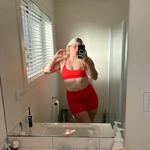 Реальная царевна Несмеяна: как живет девушка, которая не умеет улыбаться Реальная царевна Несмеяна: как живет девушка, которая не умеет улыбаться