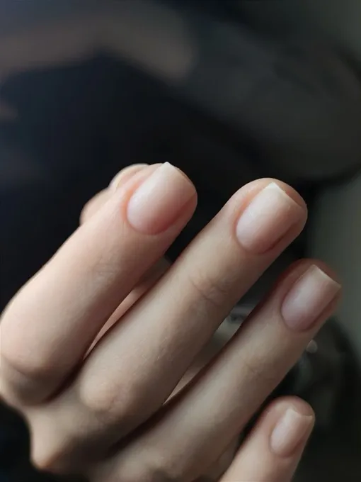 «Голые ногти»: что должен включать маникюр без покрытия по мнению звездного нейл-дизайнера «Голые ногти»: что должен включать маникюр без покрытия по мнению звездного нейл-дизайнера