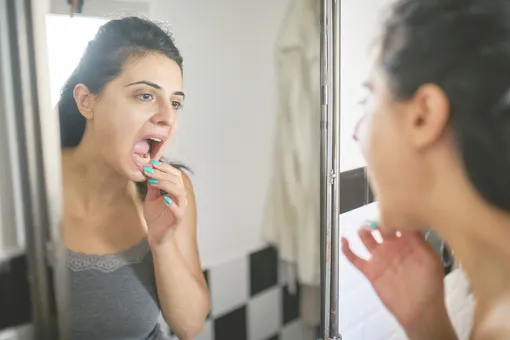 Лейкоплакия во рту: причины и методы лечения Белое пятно во рту, которое не проходит: что нужно знать о лейкоплакии — объясняет стоматолог