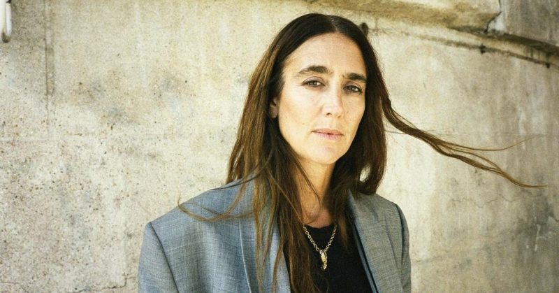 «Это прямолинейно»: Наташа Рамсей-Леви о сотрудничестве с известным датским брендом обуви, вдохновении и красном чили