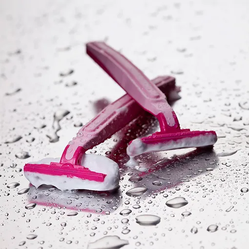 Как сохранить лезвие бритвы острым: 3 правила ухода и хранения за станком для женского бритья