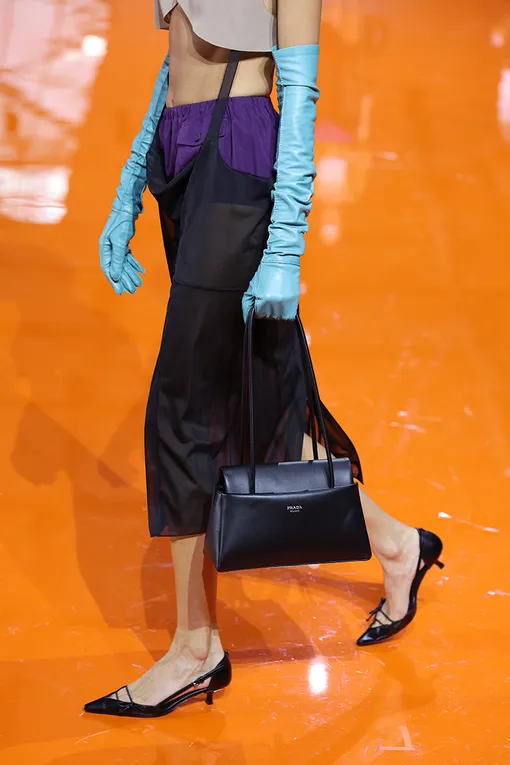 Самый короткий путь к сердцу – сумка с длинной ручкой: 10 моделей, которые стоит купить сейчас