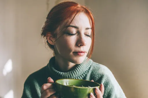 Прощай, отек! 3 напитка на ночь для свежего лица утром