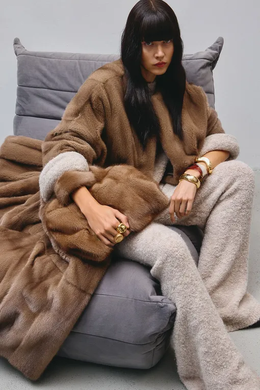 Срочно собираемся на Новый год и выбираем подарки: последний фэшн-дайджест 2025 года Срочно собираемся на Новый год и выбираем подарки: последний фэшн-дайджест 2025 года