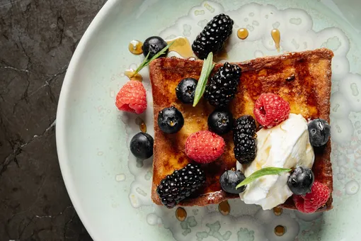 Новые рестораны не в центре, сеты, бранчи и завтраки: свежий гастрономический дайджест, с которым приятно начать год