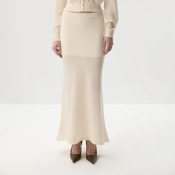 Зимой модные девушки носят именно эти юбки – проверь себя