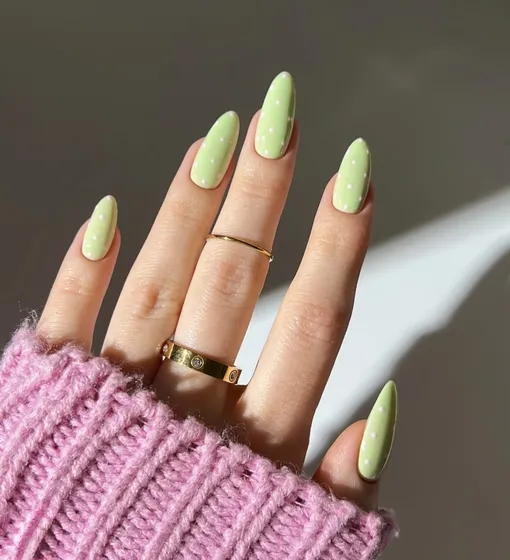 маникюр клубничная матча