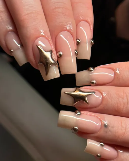 Маникюр с пирсингом: 13 модных вариантов на осень в стиле хэви-метал Маникюр с пирсингом: 13 модных вариантов на осень в стиле хэви-метал