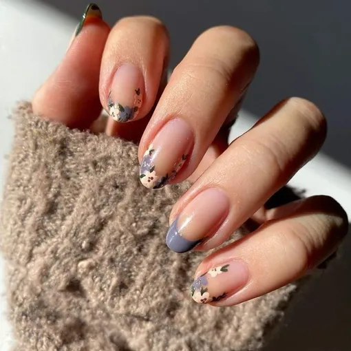 Цветы Прованса: 7 самых красивых идей французского маникюра с цветами