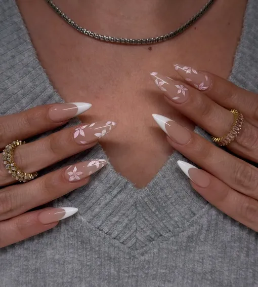 Весенний маникюр с цветами сакуры: 8 идей для вдохновения Весенний маникюр с цветами сакуры: 8 идей для вдохновения