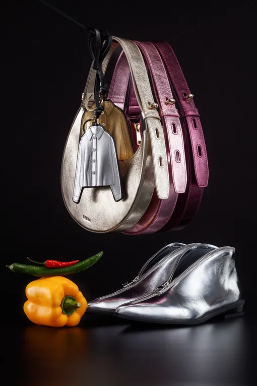 Сумки Furla, брелок-зеркало Fiore bags, ботильоны United Nude (ASH)