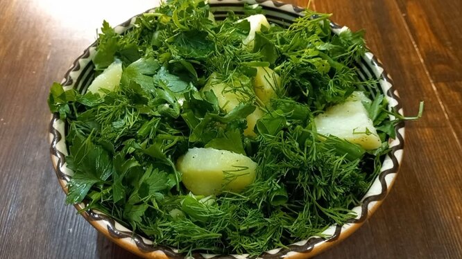 Удиви гостей: 10 незаслуженно забытых советских салатов, которые теперь выглядят экзотикой