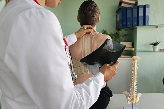 Как защитить ребенка от сколиоза