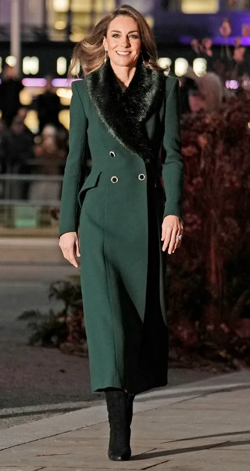 Весной-2026 все девушки будут носить пальто с меховым воротником – как у Кейт Миддлтон