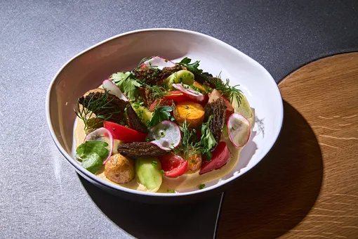 Самые обсуждаемые рестораны столиц и регионов, особые меню и блюда + сезон сморчков: свежий гастрономический дайджест