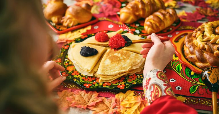 Эти блины всегда получаются: три проверенных рецепта на Масленицу